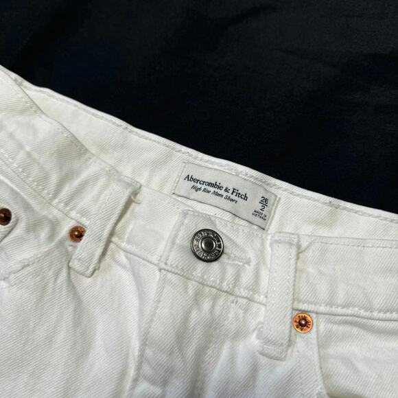 Abercrombie & Fitch High Rise Mom Short - Picture 3 of 3